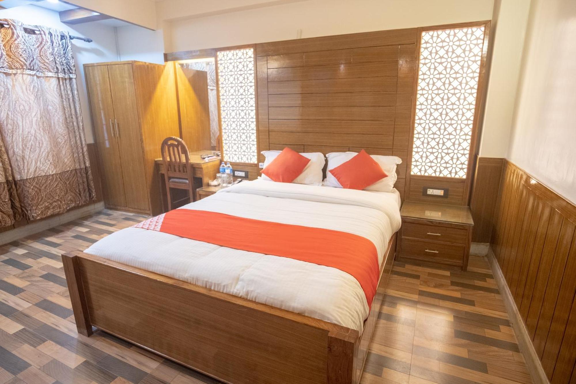 Oyo 304 Hotel Manama Balaju Exteriér fotografie